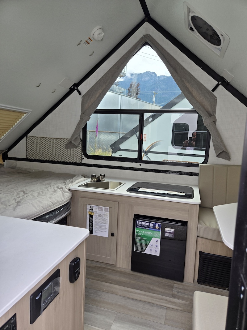 Rockwood Hardside A122S Pop-Up Trailer - Squamish Motorsports