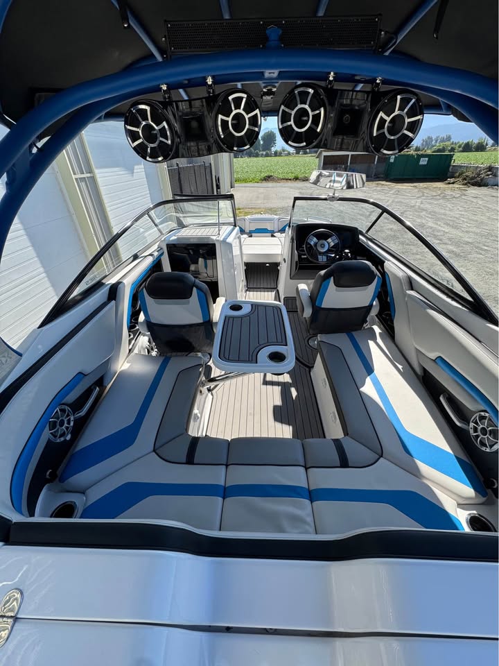 2018 Yamaha 242X Wake Surf Edition - Squamish Motorsports Marine & RV